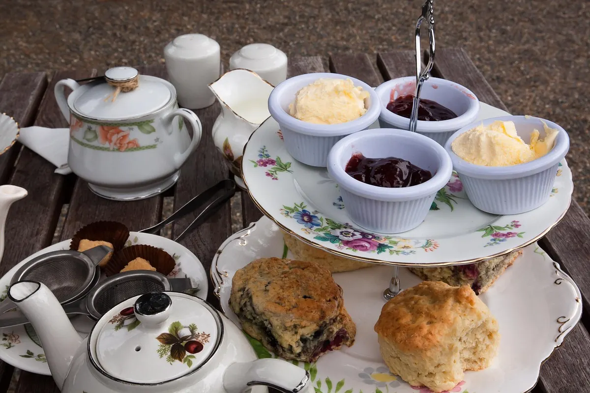 Tea Time Scone Pairings: A Checklist for Jams, Clotted Cream, and Loose-Leaf Teas